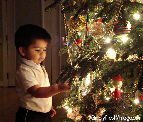 Christmas Wonder through the eyes of a child | SimplyFreshVintage.com
