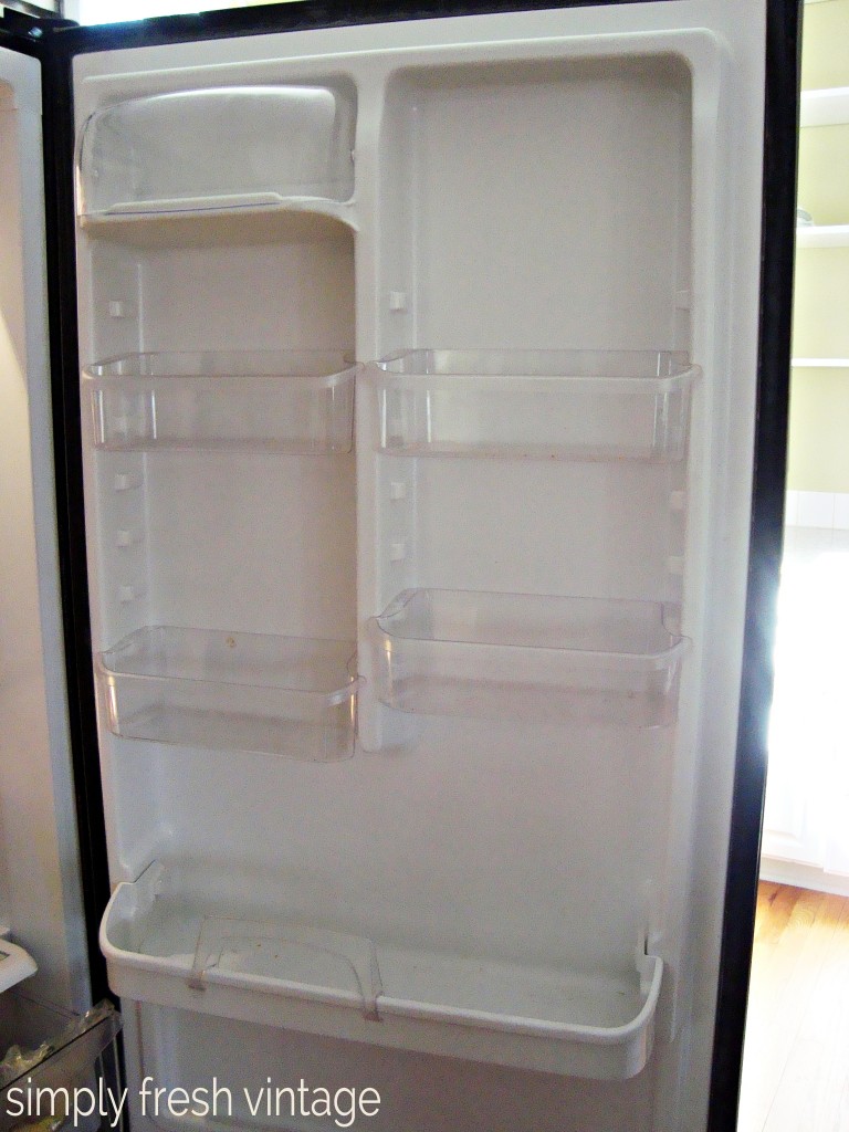 15 Minute Clean-up:  Refrigerator | SimplyFreshVintage.com