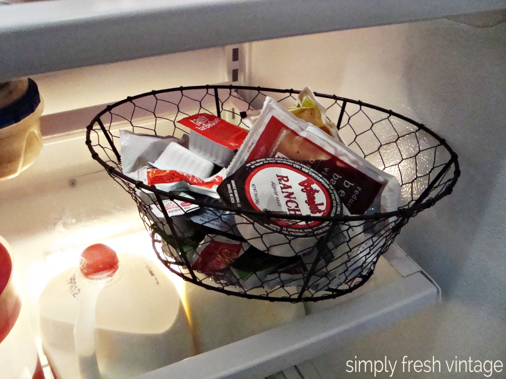 15 Minute Clean-up:  Refrigerator | SimplyFreshVintage.com