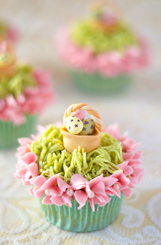 Ten 'n Ten:  Spring Sweet Treats ... Cupcakes a Diario | SimplyFreshVintage.com
